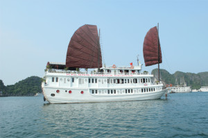 Du thuyền tham quan vịnh Hạ Long