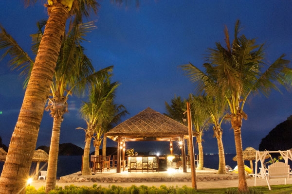 Lãng mạn khi về đêm ở Cát Bà Beach Resort